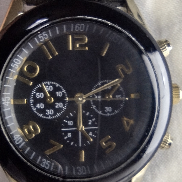 Watch - Picture 3 of 9